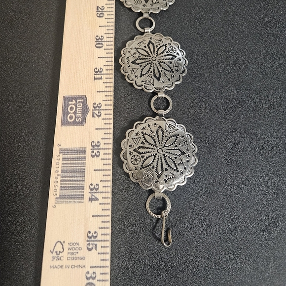 Concho Style Silver Tone Belt Size 34 - Picture 4 of 4
